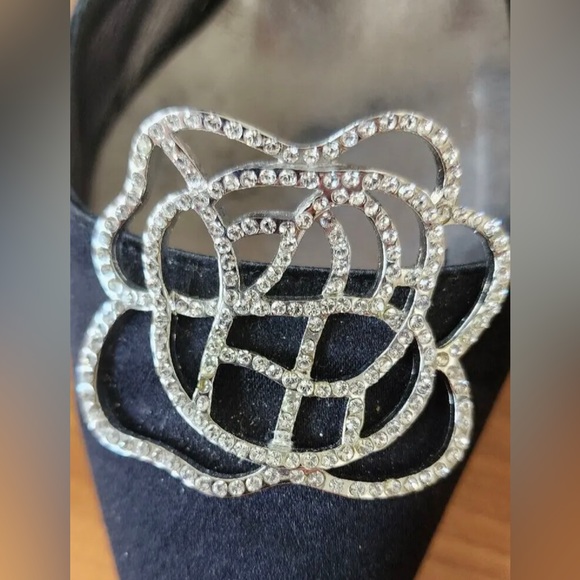 VERA WANG Black Satin Stiletto Heel w/Rhinestone Flower Embellishment Size EU40 - Picture 11 of 12